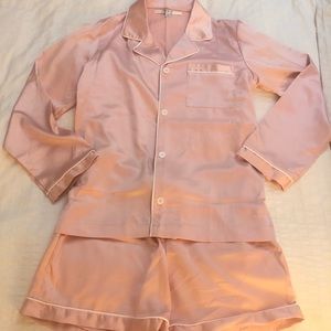 Beautiful Guess woman’s satin PJ Set. New